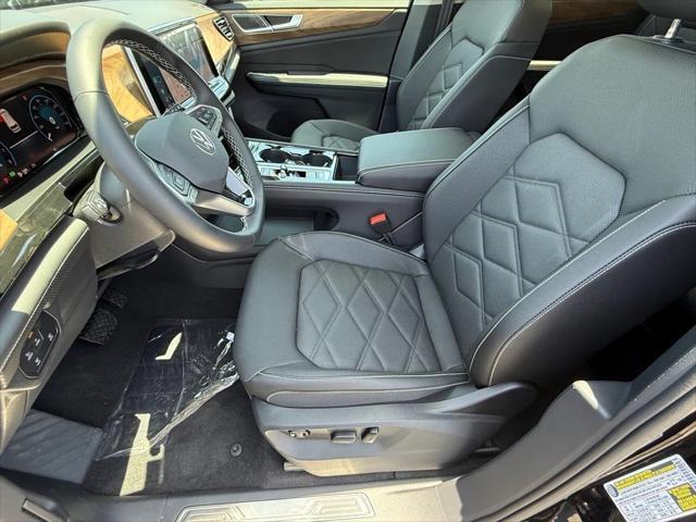 Photo of 2025 Deep Black Pearl Volkswagen Atlas