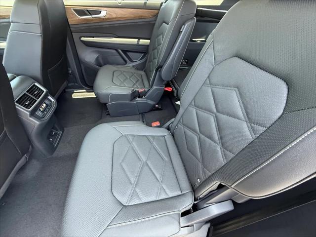 Photo of 2025 Deep Black Pearl Volkswagen Atlas