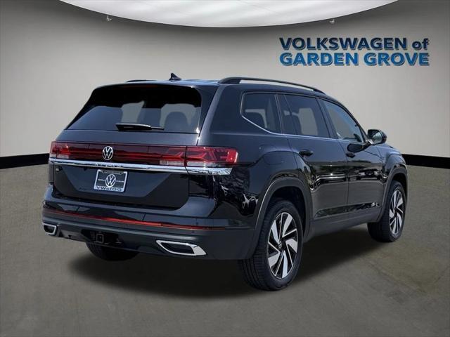 Photo of 2025 Deep Black Pearl Volkswagen Atlas