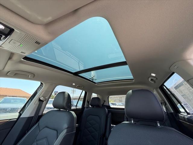 Photo of 2025 Deep Black Pearl Volkswagen Atlas