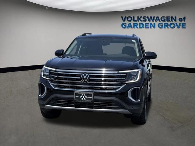 Photo of 2025 Deep Black Pearl Volkswagen Atlas