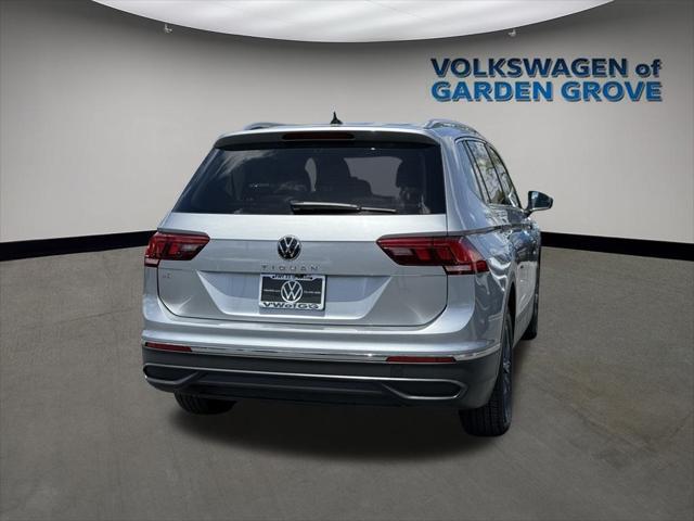 Photo of 2024 Silver Metallic Volkswagen Tiguan
