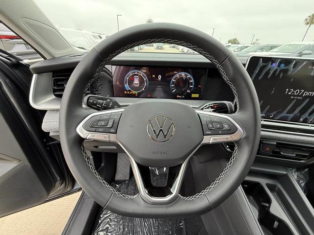 Photo of 2025 Platinum Gray Volkswagen Tiguan