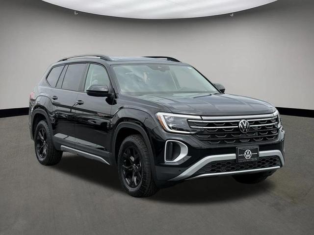 Photo of 2025 Deep Black Pearl Volkswagen Atlas