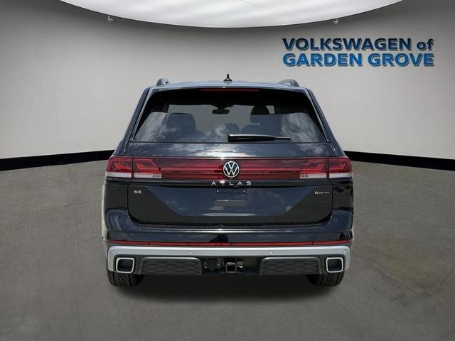 Photo of 2025 Deep Black Pearl Volkswagen Atlas