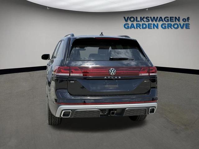 Photo of 2025 Deep Black Pearl Volkswagen Atlas
