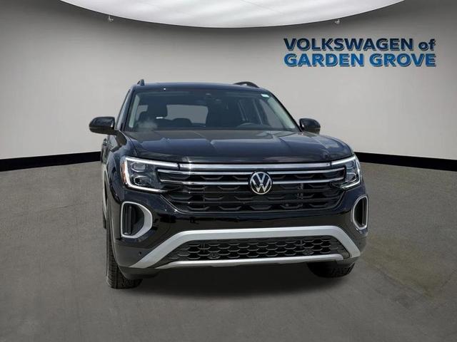 Photo of 2025 Deep Black Pearl Volkswagen Atlas