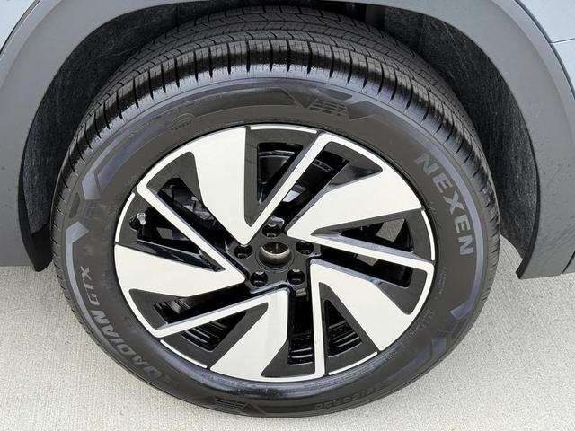 Photo of 2025 Gray Volkswagen Atlas