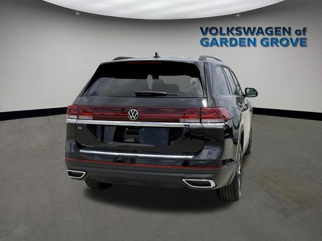 Photo of 2025 Deep Black Pearl Volkswagen Atlas