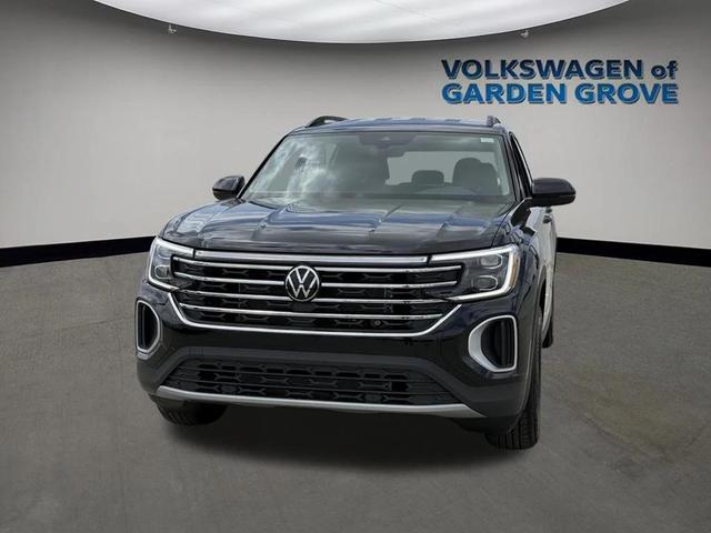 Photo of 2025 Deep Black Pearl Volkswagen Atlas