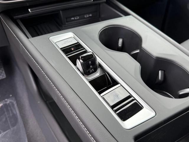 Photo of 2025 Deep Black Pearl Volkswagen Atlas