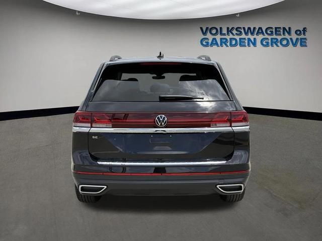 Photo of 2025 Deep Black Pearl Volkswagen Atlas