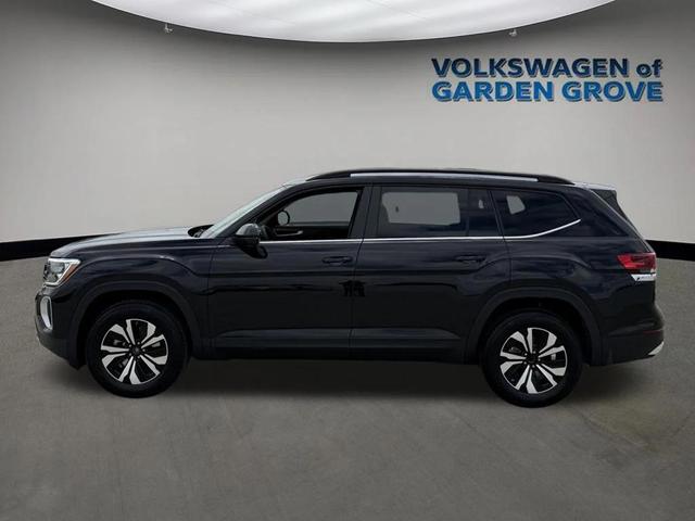 Photo of 2025 Deep Black Pearl Volkswagen Atlas