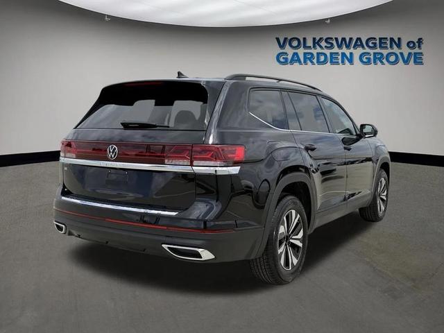 Photo of 2025 Deep Black Pearl Volkswagen Atlas