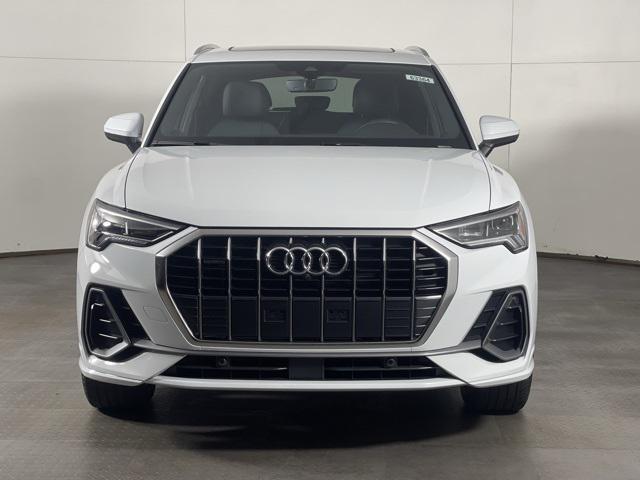 Photo of 2024 Glacier White Metallic Audi Q3