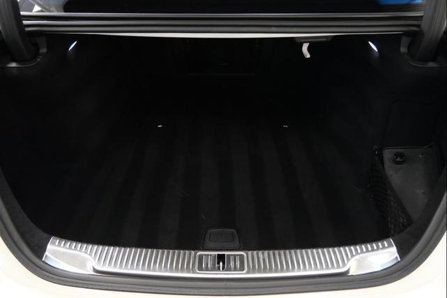 Photo of 2023 MANUFAKTUR Diamond White Metallic Mercedes-Benz S-Class