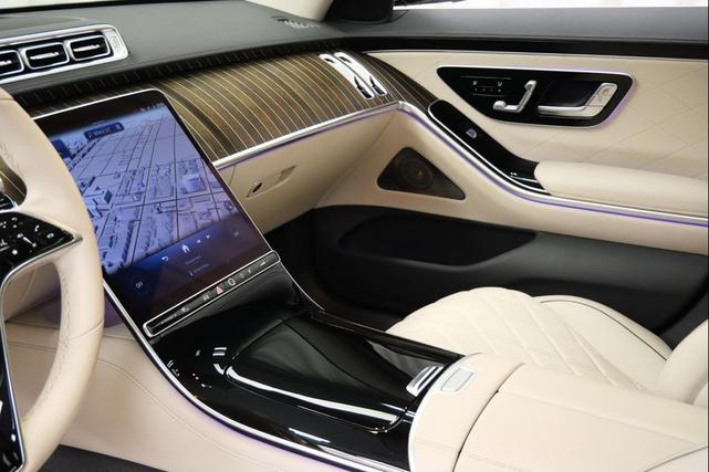 Photo of 2023 MANUFAKTUR Diamond White Metallic Mercedes-Benz S-Class