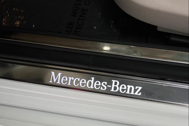 Photo of 2023 MANUFAKTUR Diamond White Metallic Mercedes-Benz S-Class