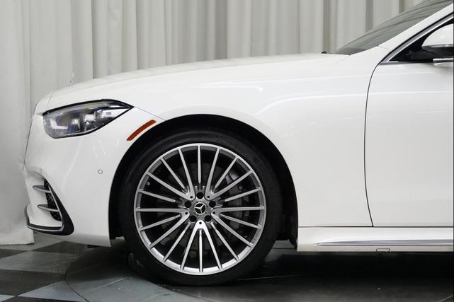 Photo of 2023 MANUFAKTUR Diamond White Metallic Mercedes-Benz S-Class