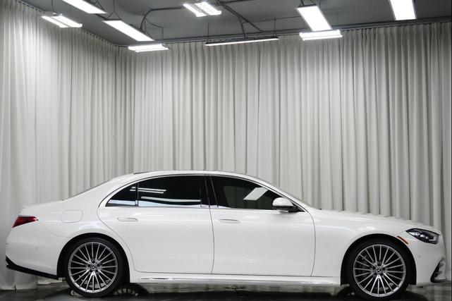 Photo of 2023 MANUFAKTUR Diamond White Metallic Mercedes-Benz S-Class
