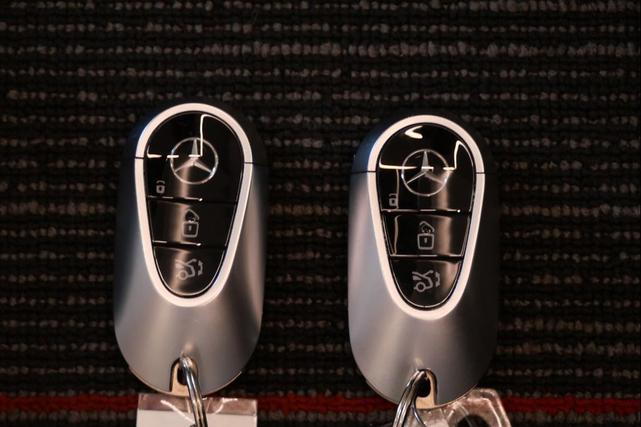 Photo of 2023 MANUFAKTUR Diamond White Metallic Mercedes-Benz S-Class