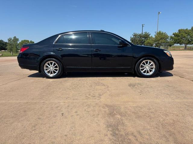 Photo of 2006 Black Toyota Avalon