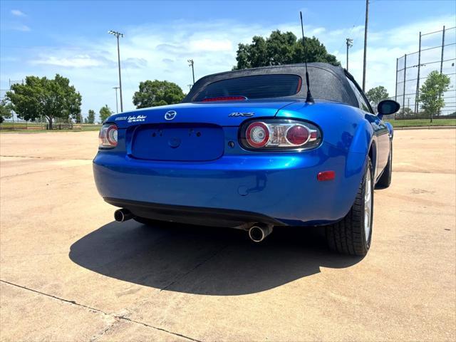 Photo of 2006 Blue Mazda MX-5 Miata