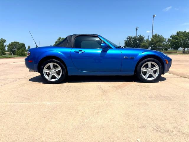 Photo of 2006 Blue Mazda MX-5 Miata