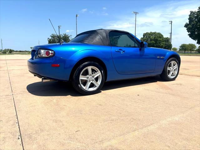 Photo of 2006 Blue Mazda MX-5 Miata