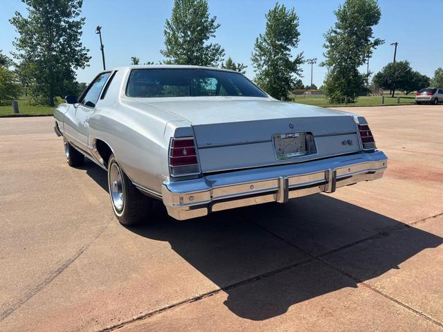 Photo of 1977 Silver Chevrolet Monte Carlo
