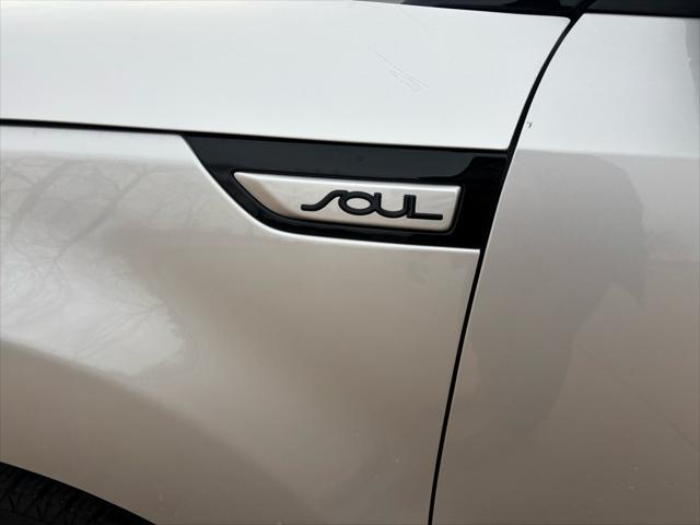 Photo of 2017 Silver Kia Soul