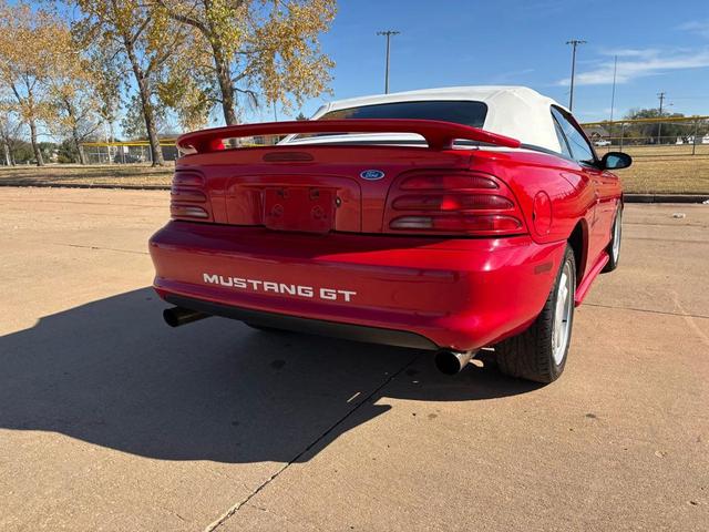 Photo of 1994 Red Ford Mustang
