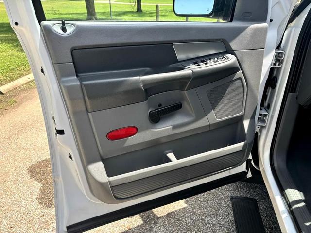 Photo of 2008 White Dodge Ram 2500