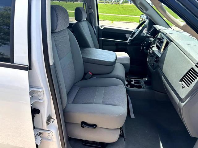 Photo of 2008 White Dodge Ram 2500