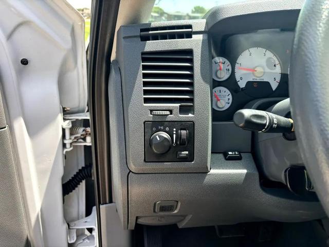 Photo of 2008 White Dodge Ram 2500