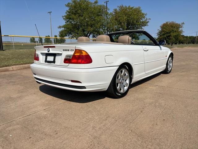 Photo of 2001 White BMW 325
