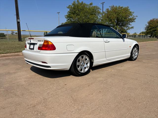 Photo of 2001 White BMW 325