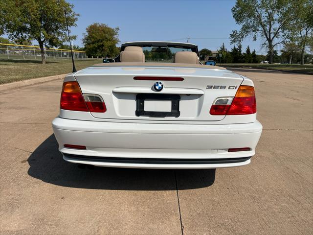 Photo of 2001 White BMW 325