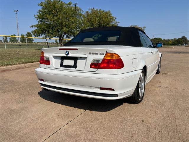 Photo of 2001 White BMW 325