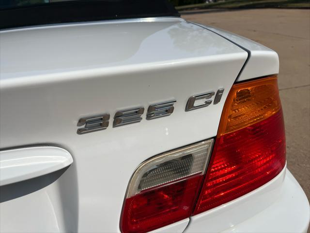 Photo of 2001 White BMW 325