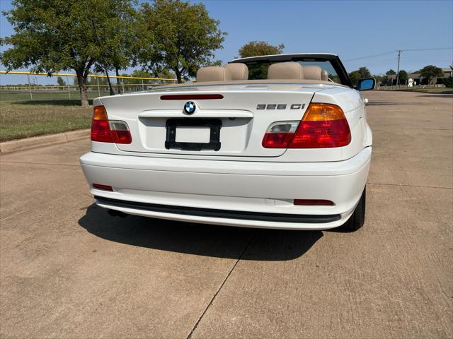 Photo of 2001 White BMW 325