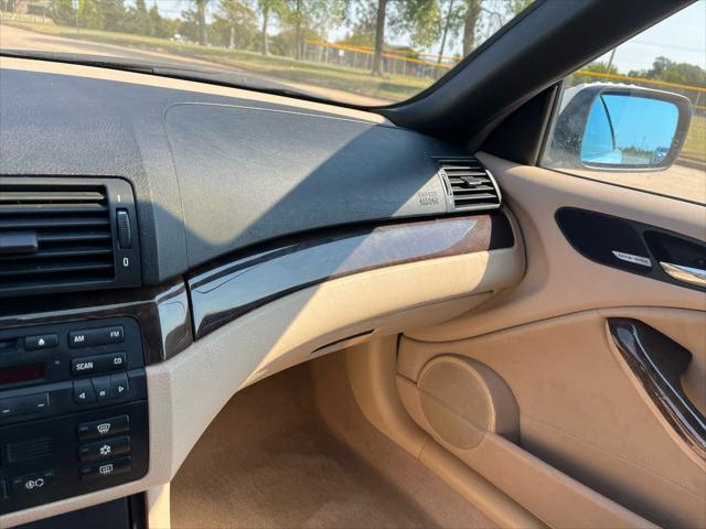 Photo of 2001 White BMW 325