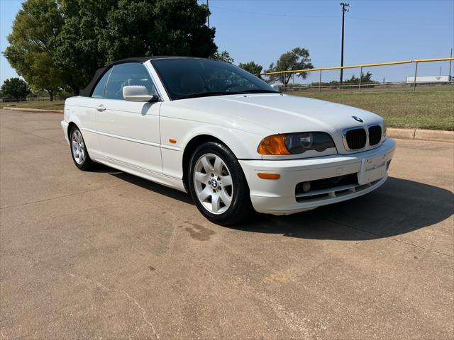 Photo of 2001 White BMW 325
