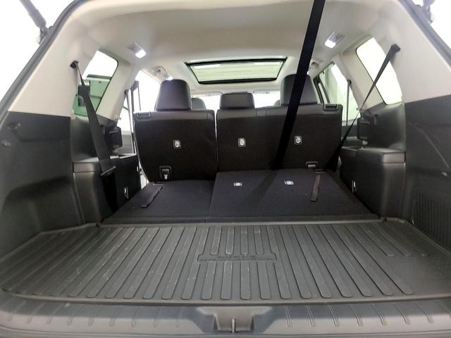 Photo of 2024 White Toyota Grand Highlander