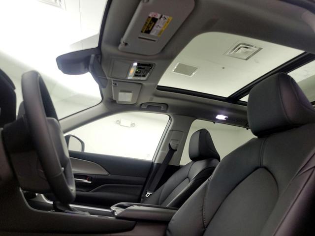 Photo of 2024 White Toyota Grand Highlander
