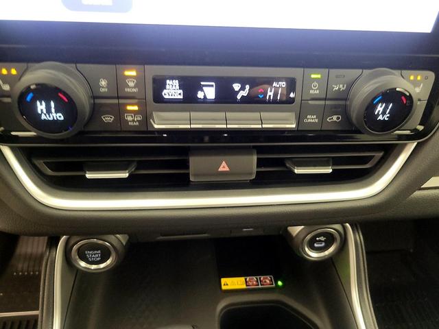 Photo of 2024 White Toyota Grand Highlander