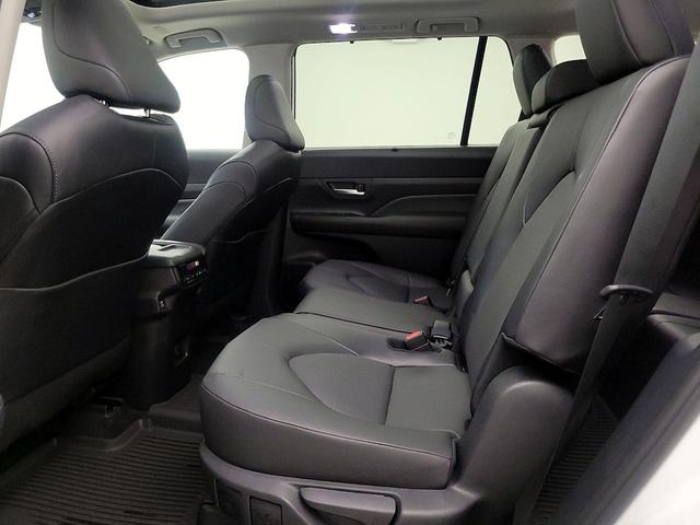 Photo of 2024 White Toyota Grand Highlander