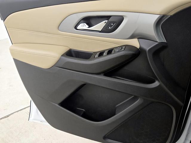 Photo of 2023 White Chevrolet Traverse