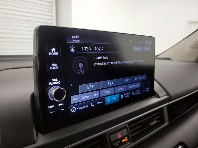 Photo of 2023 White Honda Pilot