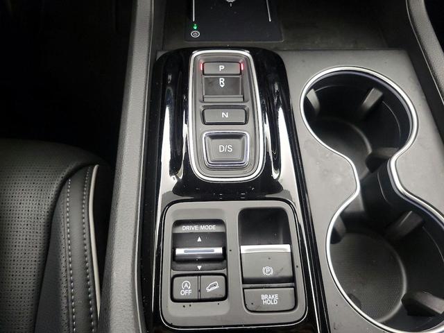 Photo of 2023 White Honda Pilot